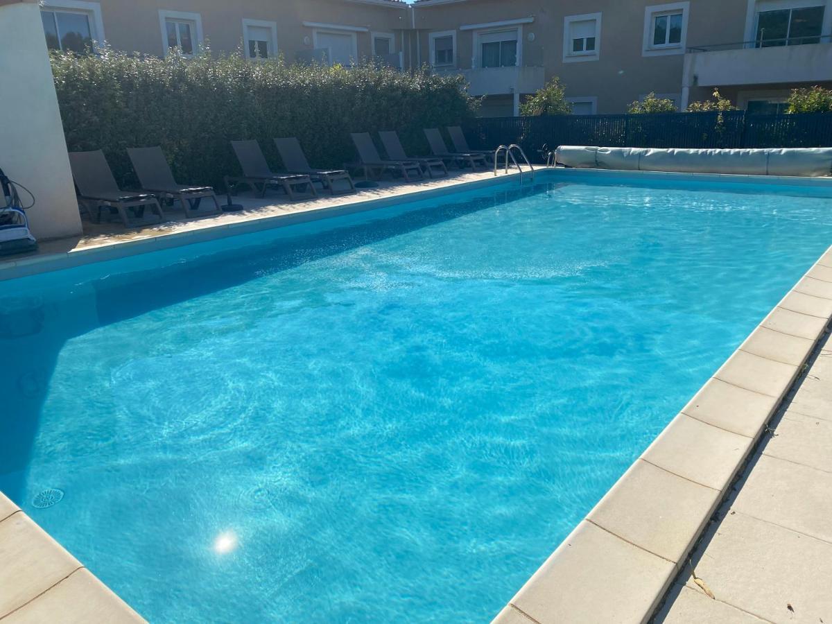 Appartement Entre Lac Et Mer Avec Piscine Péret Exterior foto